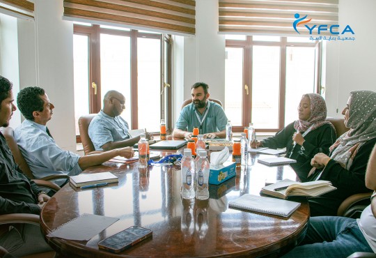 فريق عالي المستوى من منظمة كير إنترناشيونال يزور جمعية رعاية الأسرة لتعزيز العمل المحلي وتوسيع فرص الشراكة