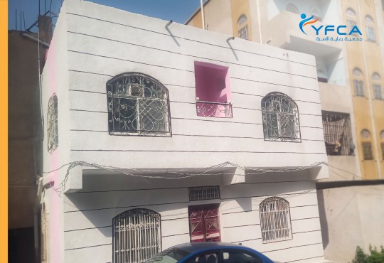 جمعية رعاية الأسرة تساعد 96 أسرة على إعادة بناء منازلهم في تعز