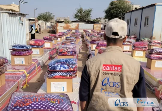 جمعية رعاية الأسرة توزع حقائب المواد غير الغذائية على 215 أسرة متأثرة بالفيضانات في محافظة عدن