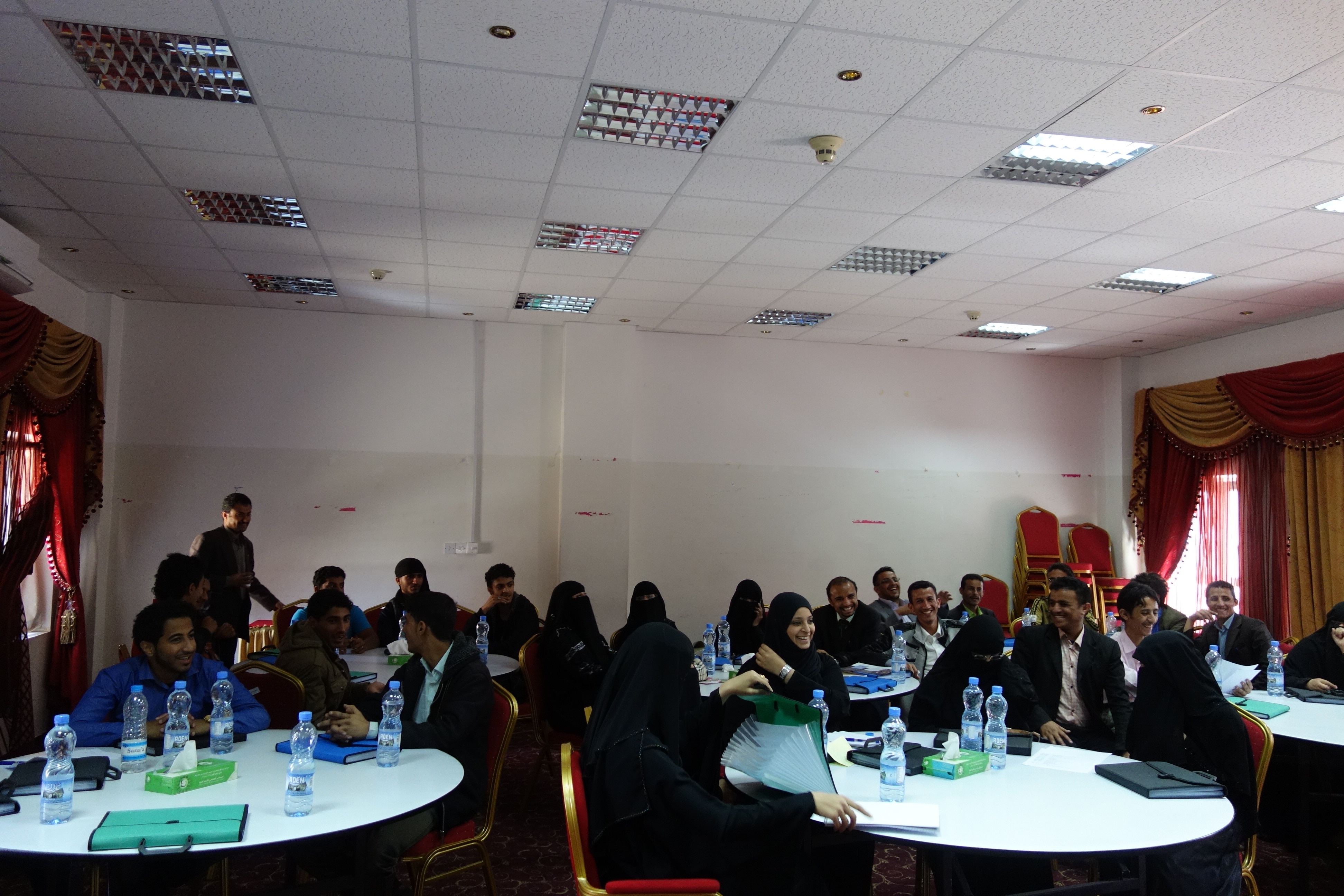 في افتتاح دورة تدريب مثقفي النظراء في جامعة صنعاء في مجال الإيدز والأمراض المنقولة جنسيا