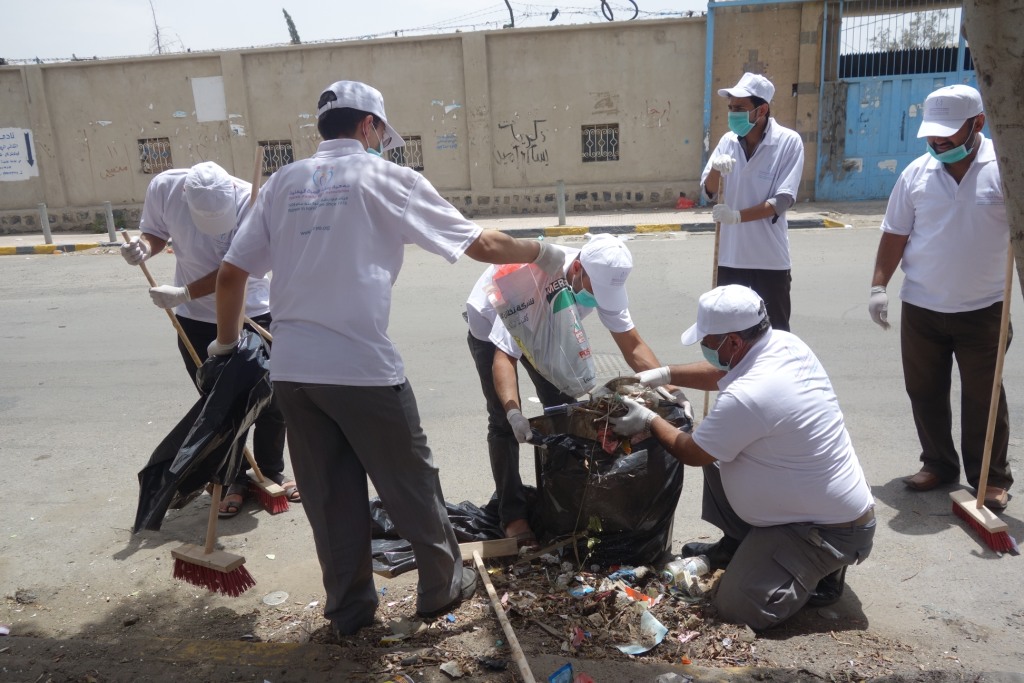 جمعية رعاية الاسرة اليمنية تشارك في تنفيذ حملة النظافة في عدد من شوارع وأحياء أمانة العاصمة