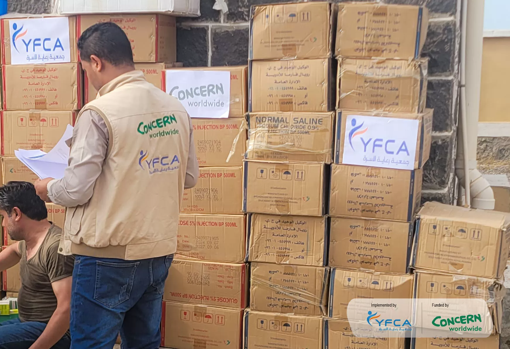 جمعية رعاية الأسرة تسلم أدوية ومستلزمات طبية أساسية على مرافق صحية في محافظة تعز