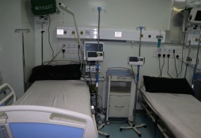 صنعاء / حفل تسليم معدات و أجهزة طبية لمستشفى الثورة العام