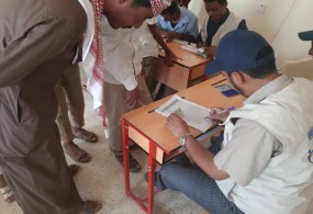 جمعية رعاية الأسرة(YFCA) توزع حقائب النظافة وفلاتر المياه على 300 أسرة في منطقتي الوهد والعبر