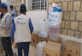 جمعية رعاية الأسرة(YFCA) توزع حقائب النظافة وفلاتر المياه على 300 أسرة في منطقتي الوهد والعبر
