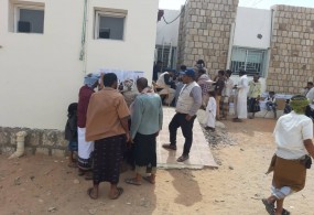 جمعية رعاية الأسرة(YFCA) توزع حقائب النظافة وفلاتر المياه على 300 أسرة في منطقتي الوهد والعبر
