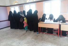 جمعية رعاية الأسرة(YFCA) توزع حقائب النظافة وفلاتر المياه على 1100 أسرة في مديرية قعطبة