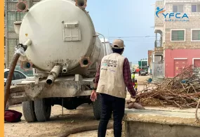 جمعية رعاية الأسرة تنجز نشاط شفط مياه الصرف الصحي في سيئون والشحر بمحافظة حضرموت