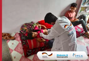 جمعية رعاية الأسرة تساهم في تقديم الخدمات الطبية عبر العيادة الطبية المتنقلة في محافظة الضالع