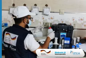 جمعية رعاية الأسرة تجري اختبارات شاملة لجودة المياه في محافظتي شبوة والضالع