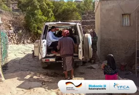 جمعية رعاية الأسرة اليمنية تنشر فريق طبي متنقل للطوارئ في منطقة الأزارق لتقديم الرعاية الصحية الحيوية للفئات الضعيفة في محافظة الضالع
