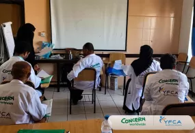 جمعية رعاية الأسرة تُنفّذ برنامجًا تدريبيًا متخصصًا لتعزيز الرعاية الصحية في الوازعية بمحافظة تعز 
