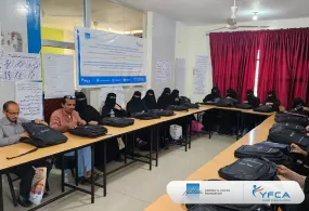 جمعية رعاية الأسرة توزيع حقائب تعليمية لدعم المعلمين في تعز