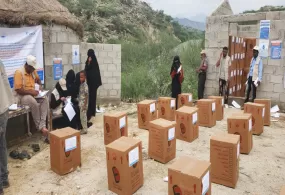 جمعية رعاية الأسرة توزع حقيبة النظافة في محافظة حجة لدعم المجتمعات الضعيفة