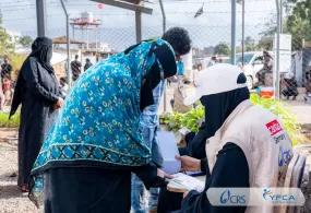 جمعية رعاية الأسرة توزع حقائب المواد غير الغذائية على 215 أسرة متأثرة بالفيضانات في محافظة عدن