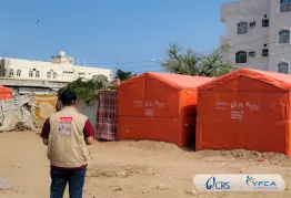 جمعية رعاية الأسرة  توزع 40 مجموعة المأوى الطارىء للأسر المتضررة من الفيضانات في عدن