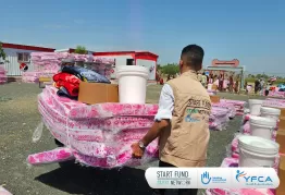 جمعية رعاية الأسرة توزع حقائب المواد غير الغذائية الطارئة للأسر المتضررة من السيول في محافظة تعز