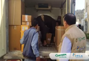 جمعية رعاية الأسرة تسلّم أدوية منقذة للحياة ومعدات طبية إلى مركز صحي في محافظة حجة