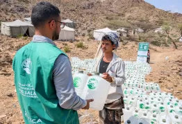 جمعية رعاية الأسرة تنفّذ تدخلات لتوفير المياه ومستلزمات حفظها للنازحين في لحج بتمويل من مركز الملك سلمان للإغاثة