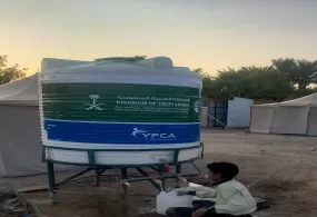 جمعية رعاية الأسرة تنفّذ تدخلات لتوفير المياه ومستلزمات حفظها للنازحين في لحج بتمويل من مركز الملك سلمان للإغاثة