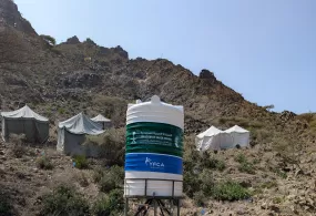 جمعية رعاية الأسرة تنفّذ تدخلات لتوفير المياه ومستلزمات حفظها للنازحين في لحج بتمويل من مركز الملك سلمان للإغاثة